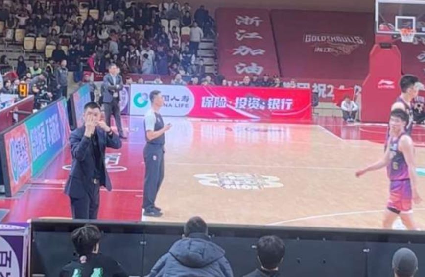 ag九游会亚洲真人第一品牌媒体人：CBA对辽宁&浙江就“四冠手势”一事提出书面警告⚠️