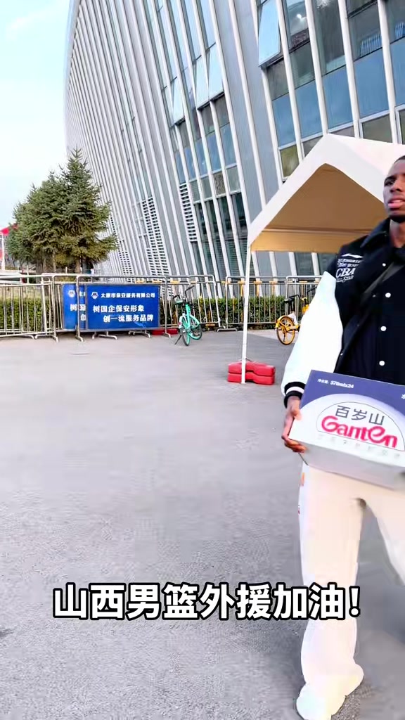 九游会j9官网真人游戏第一品牌🤣山西外援合同还包搬水？古德温、迪亚洛、凯尔兼职球队搬运工