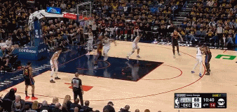 j9九游会官方登录威少抢板后加速反击 卡鲁索斜侧杀拨给队友&没计入个人抢断