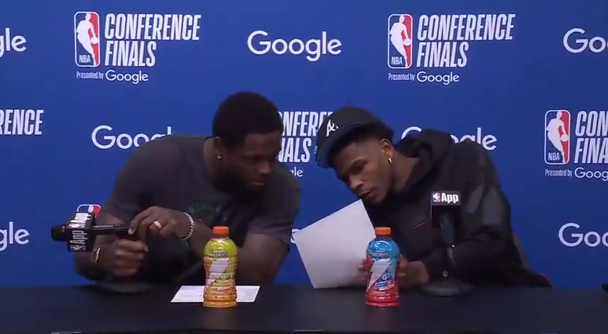 九游会j9官网真人游戏第一品牌这是在笑谁😂？爱德华兹&兰德尔赛后看到技术统计都绷不住了...