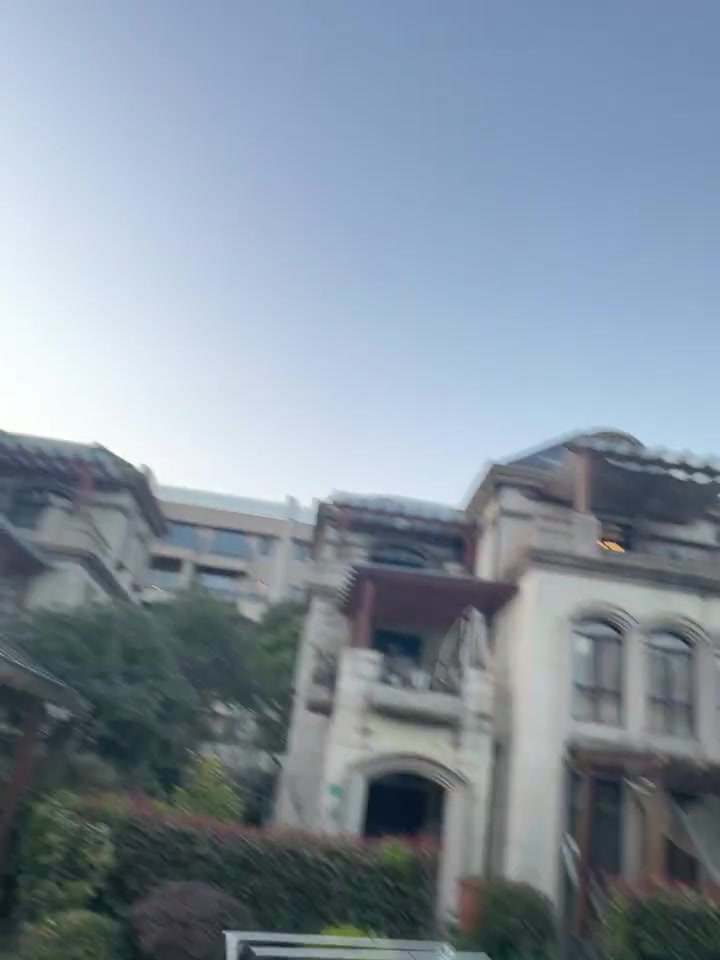 九游会j9官网真人游戏第一品牌Tarzan分享Shanks打羽毛球搞笑视频：给爱笑送礼物失败